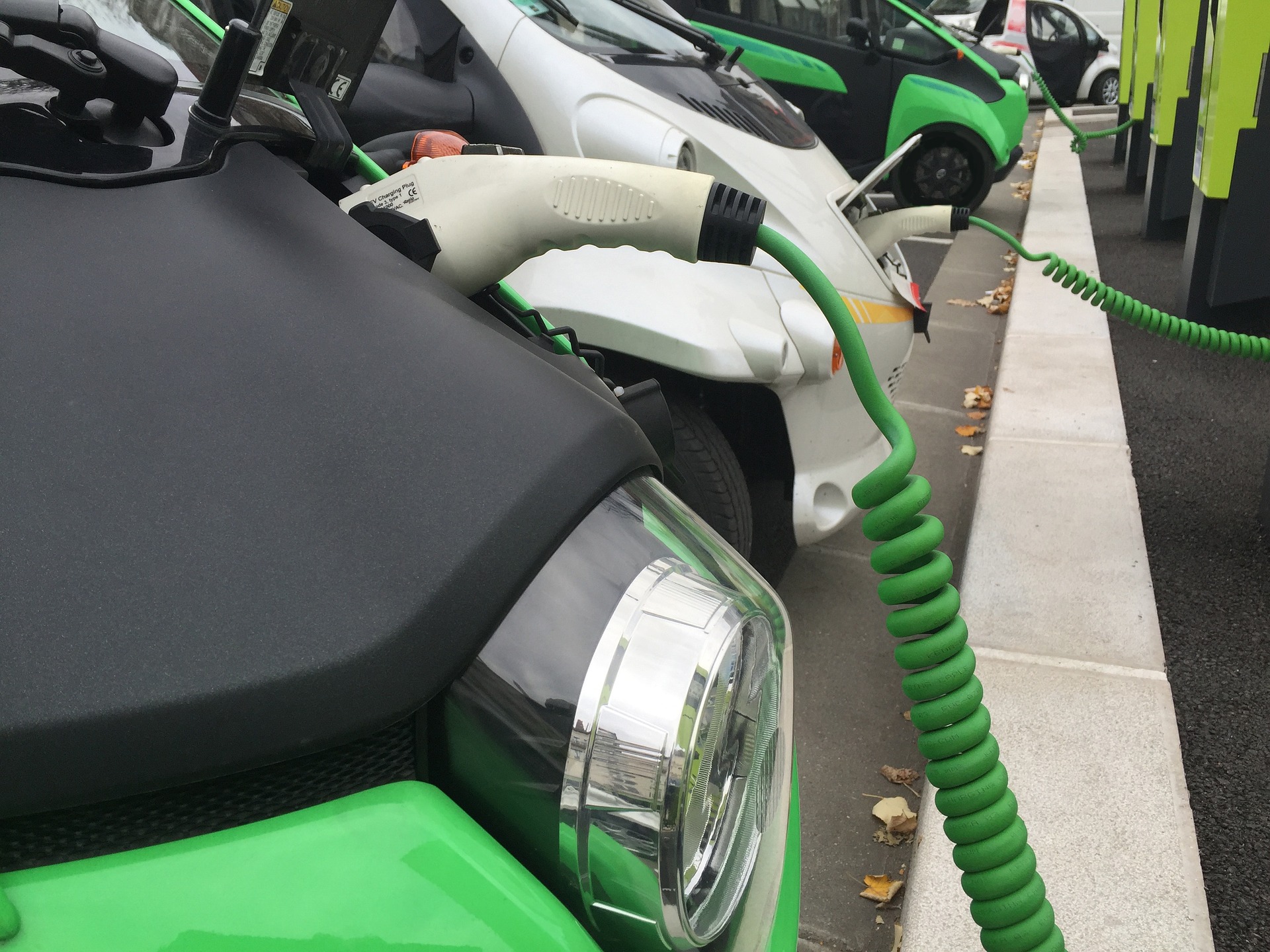 electric-car-3415325_1920